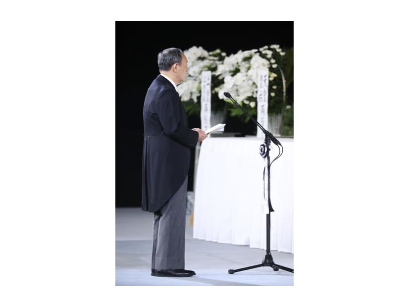 安倍元首相の国葬で、追悼の辞を述べる菅前首相＝27日、東京都千代田区の日本武道館（代表撮影）