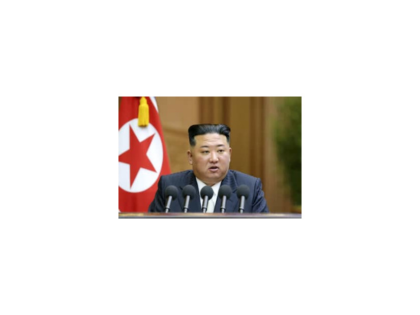 8日、最高人民会議で演説する北朝鮮の金正恩朝鮮労働党総書記（朝鮮中央通信＝共同）