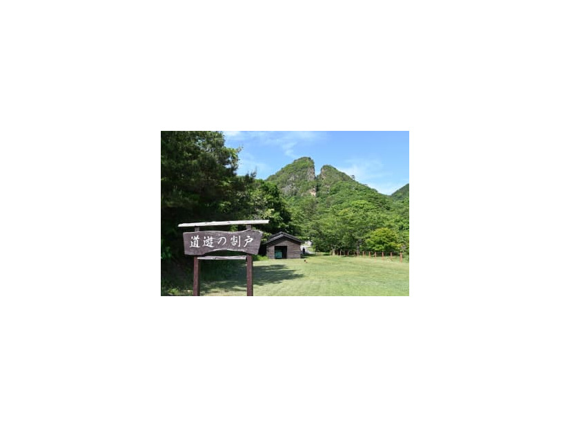 相川鶴子金銀山遺跡の「道遊の割戸（どうゆうのわりと）」＝5月、新潟県佐渡市