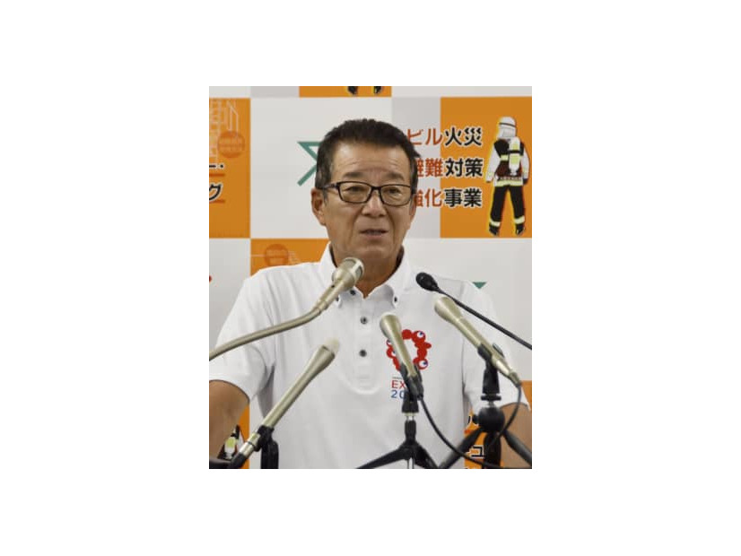 大阪市役所で記者会見する松井一郎市長＝6日午後