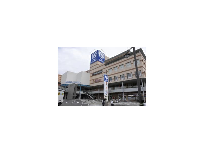 受水槽で死亡事故があった大型商業施設「フジグラン緑井」＝6日午後、広島市