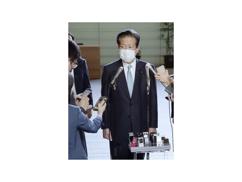 岸田首相との面会を終え、記者団の取材に応じる公明党の山口代表＝11日午後、首相官邸