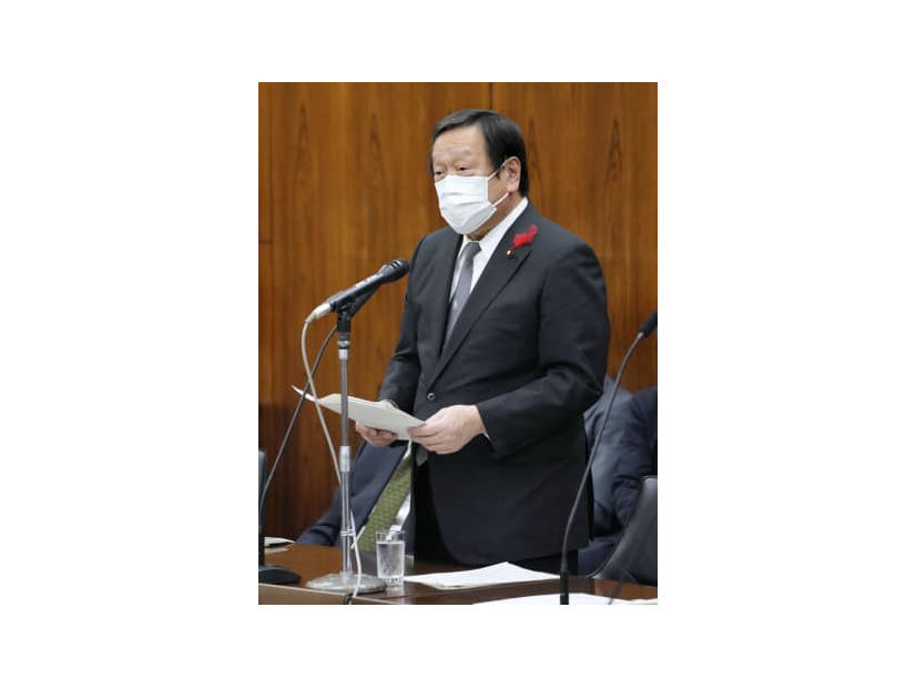 参院外交防衛委で答弁する浜田防衛相＝13日午後