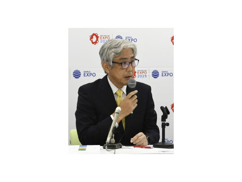 大阪・関西万博の「来場者輸送具体方針」について、記者会見する協議会議長の内田敬氏＝17日午後、大阪市