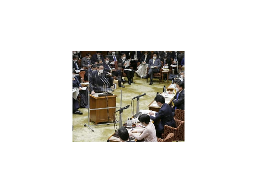 参院予算委で答弁する岸田首相＝19日午前