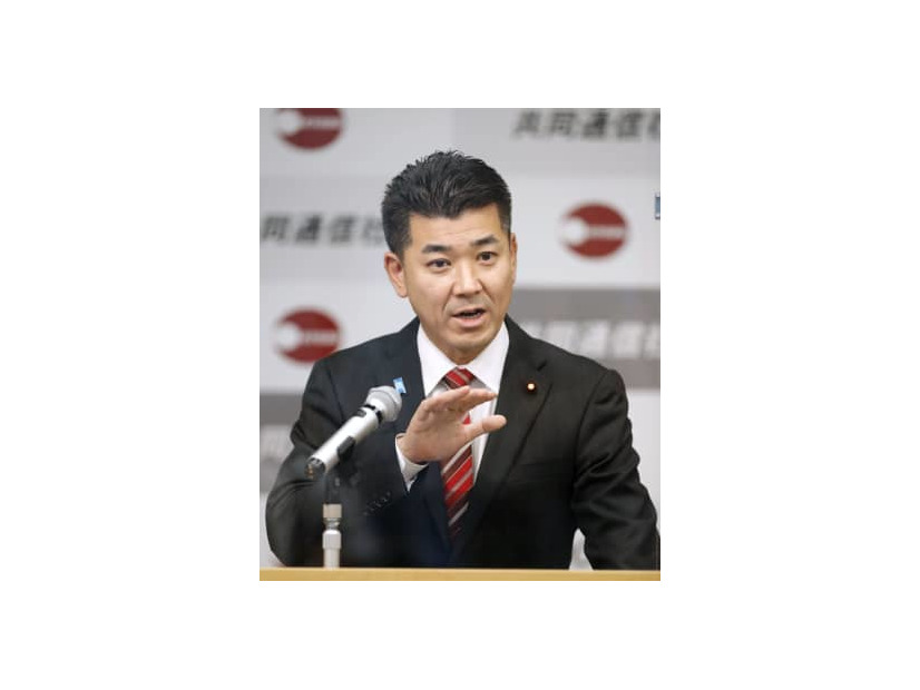共同通信加盟社編集局長会議で講演する立憲民主党の泉代表＝21日午後、東京・東新橋