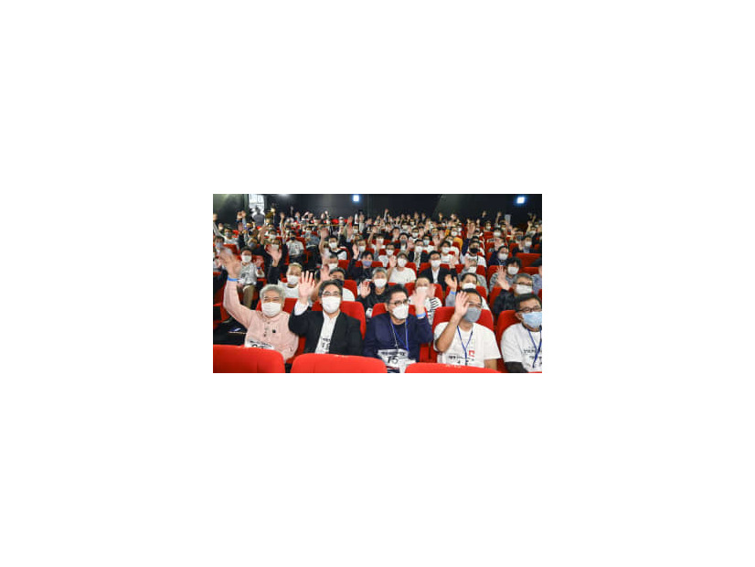 同姓同名の「タナカヒロカズ」さんが1カ所に集まる「タナカヒロカズ運動全国大会2022」＝29日午後、東京都渋谷区