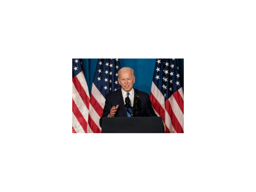 2日、米ワシントンで、民主主義について演説するバイデン大統領（ゲッティ＝共同）