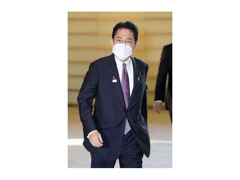 首相官邸に入る岸田首相＝4日午前