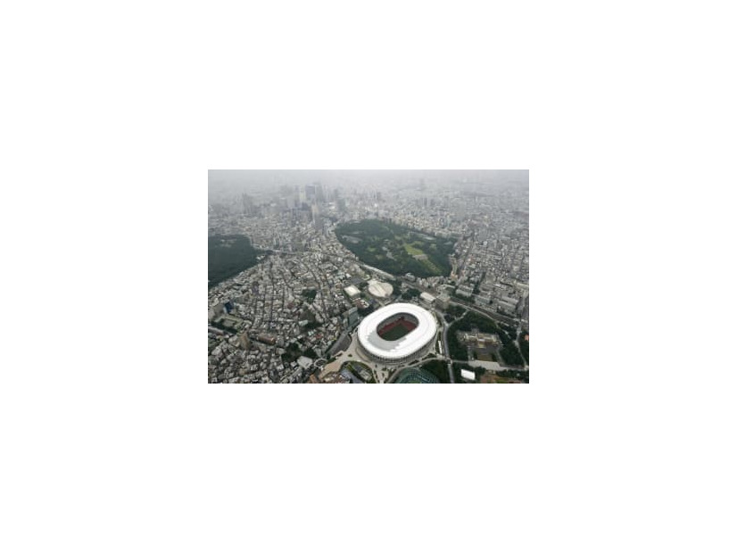 国立競技場と東京の街並み