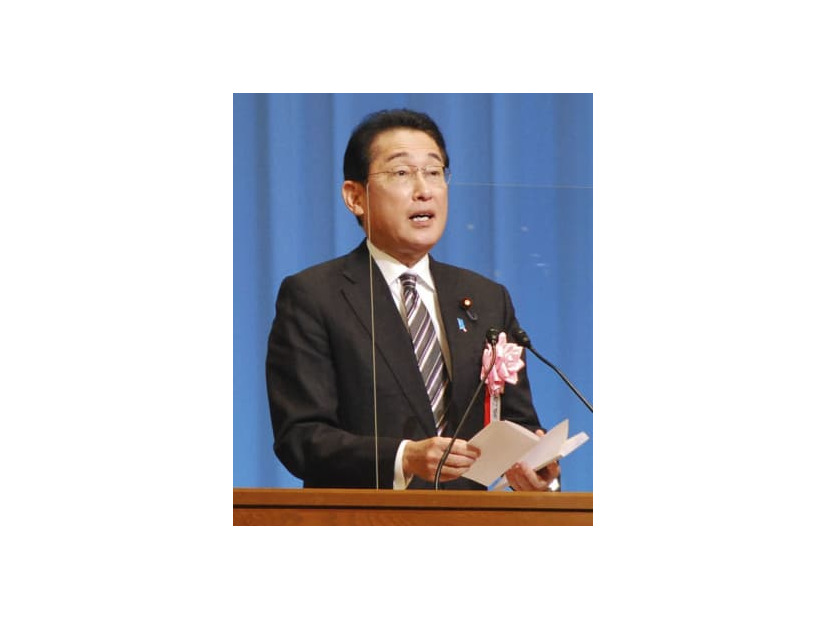 中小企業や小規模事業者でつくる商工会の全国大会であいさつする岸田首相＝10日午後、東京都渋谷区