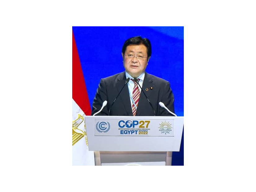 15日、COP27で演説する西村環境相＝エジプト・シャルムエルシェイク（条約事務局の中継より・共同）