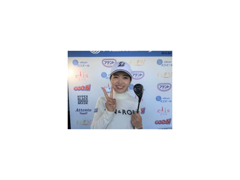 ホールインワンを達成して笑顔の三ヶ島かな（撮影：ALBA)
