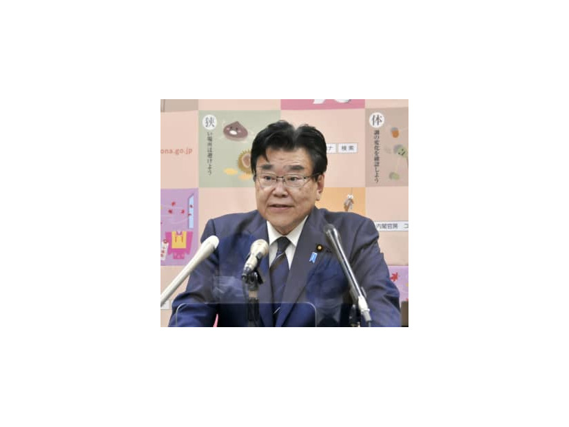 記者会見する後藤経済再生相＝18日午後、東京都千代田区