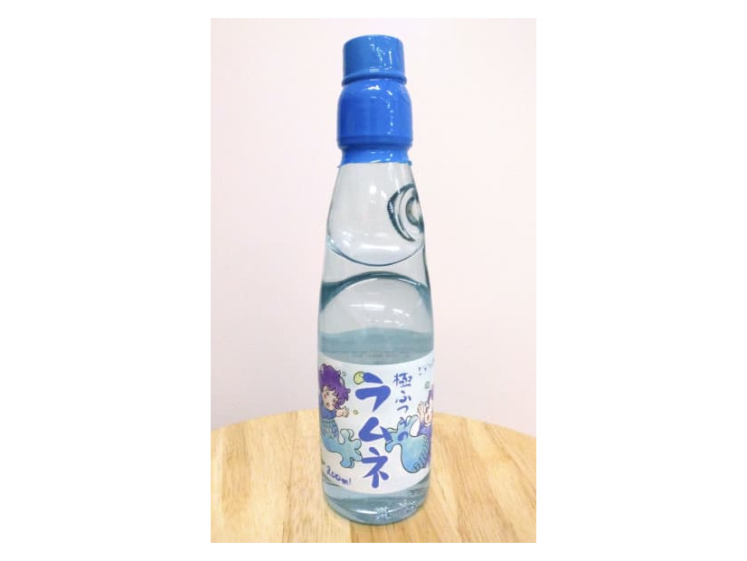 自主回収となる炭酸飲料「極ふつうのラムネ」（ジブリパーク提供）