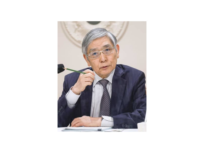 名古屋市で記者会見する日銀の黒田総裁＝14日午後