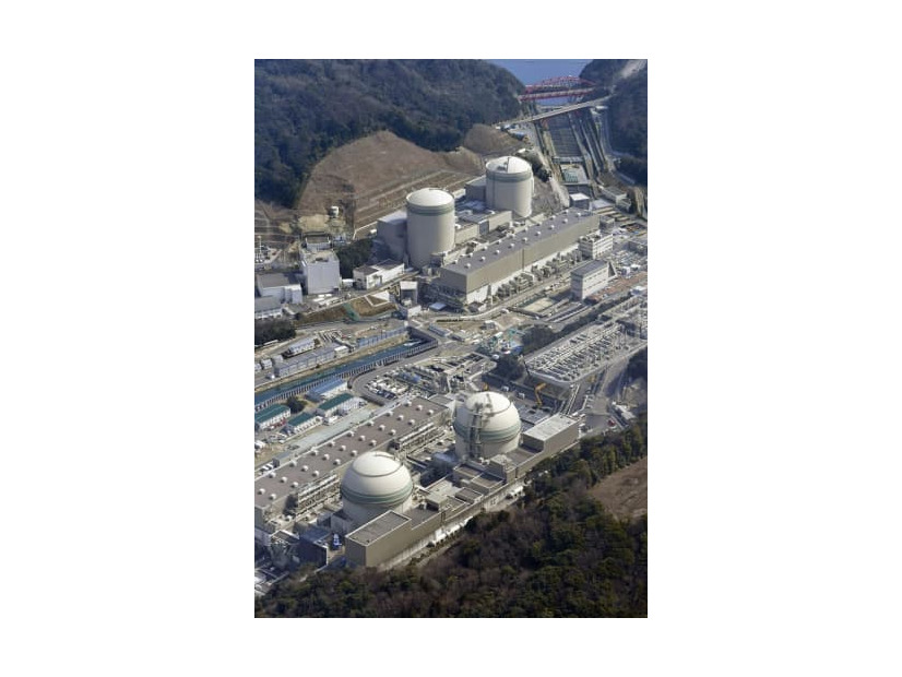 関西電力高浜原発。奥右から1号機、2号機、手前右から3号機、4号機＝福井県高浜町