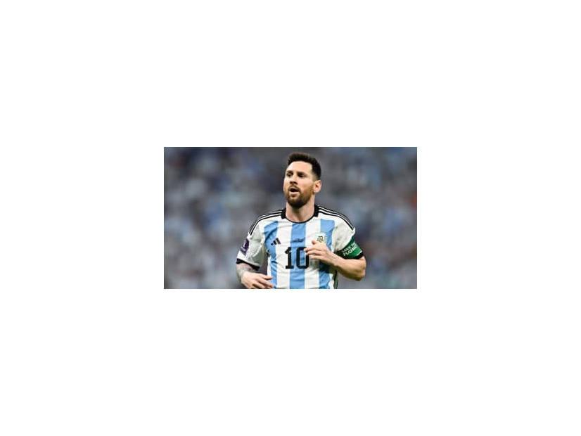 メッシ、W杯で交換した敵ユニを蹴る！？最強ボクサーが怒！アグエロらは擁護
