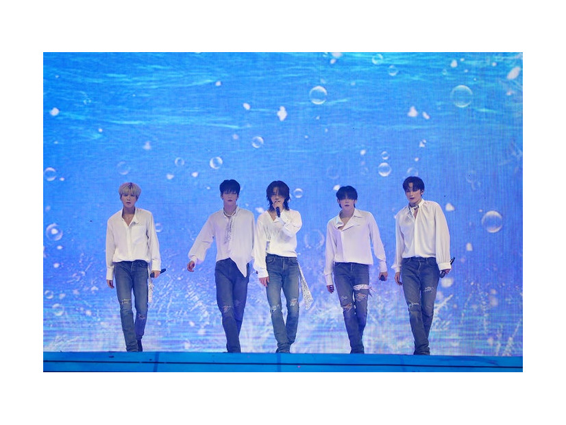 TOMORROW X TOGETHERテヒョン、スビン、ボムギュ、ヨンジュン、ヒュニンカイ（C）Weverse Con Festival