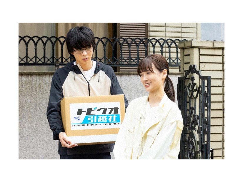 鈴木仁、山下美月「さらば、佳き日」第3話より（C）「さらば、佳き日」製作委員会