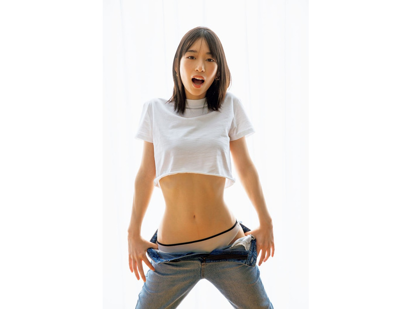 森川葵 写真集「Ebipilaf」収録カット（C）SDP