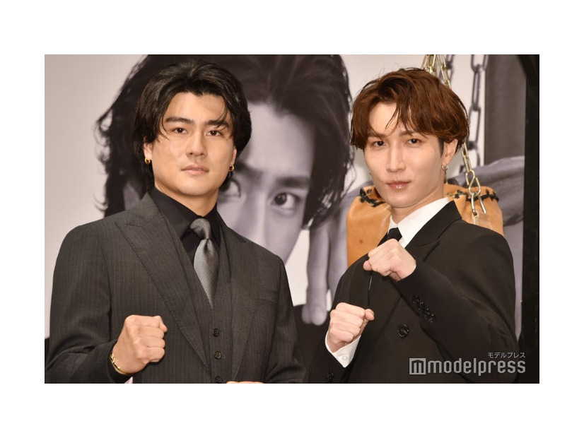 舞台「DREAM BOYS」製作発表に登壇した森本慎太郎、渡辺翔太（C）モデルプレス
