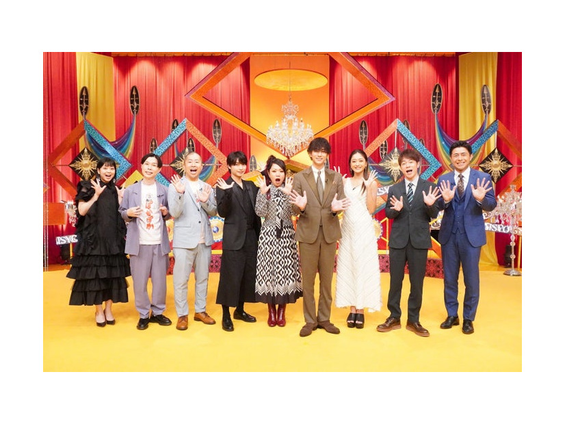 （左から）杉原千尋アナウンサー、岩井勇気、澤部佑、阿部顕嵐、ナヲ、三浦翔平、池田美優、陣内智則、榎並大二郎アナウンサー（C）フジテレビ