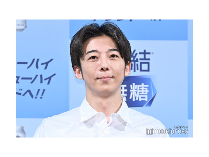 発表会に出席した高橋一生（C）モデルプレス