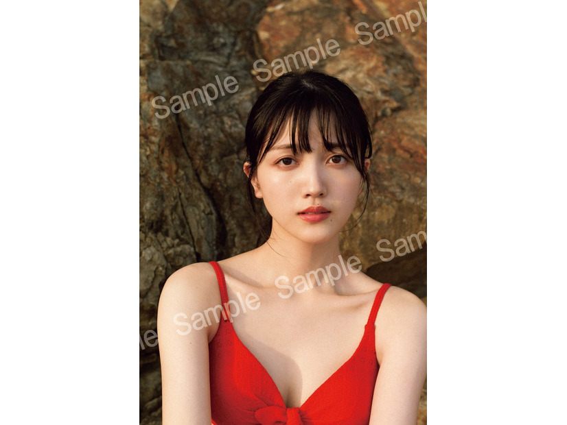 久保史緒里1st写真集「交差点」ランダム封入ポストカード（撮影：細居幸次郎）