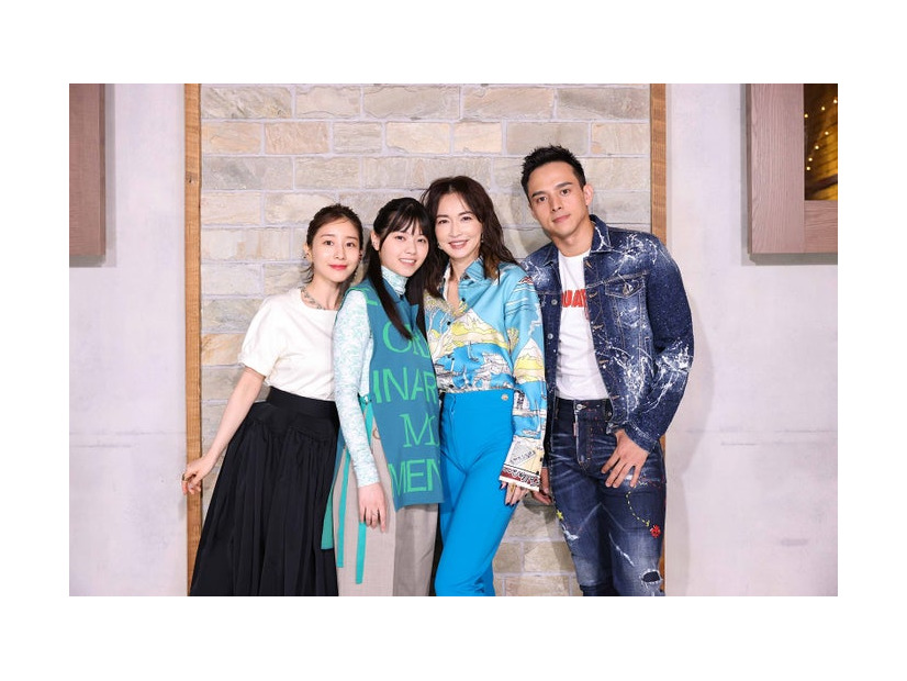 （左から）田中みな実、西野七瀬、長谷川京子、満島真之介（C）カンテレ