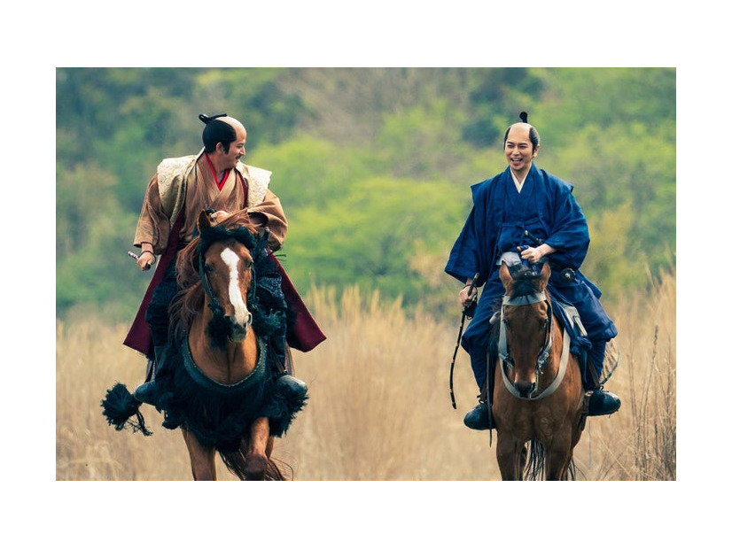 岡田准一、松本潤「どうする家康」第26話より（C）NHK