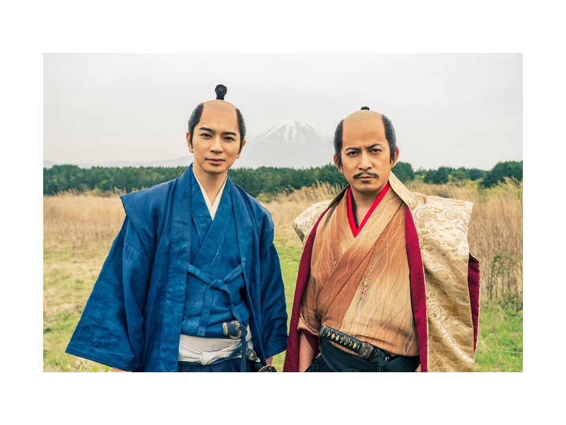 松本潤、岡田准一（C）NHK