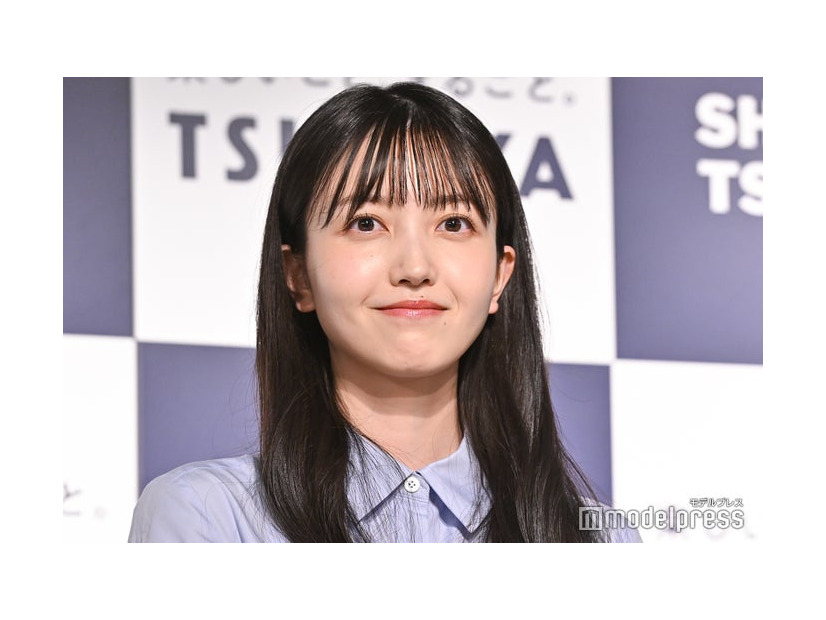 1st写真集「交差点」発売記念会見に出席した久保史緒里（C）モデルプレス