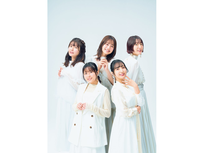 （上段左から）竹達彩奈、伊藤美来、花澤香菜（下段左から）水瀬いのり、佐倉綾音（画像提供：講談社）