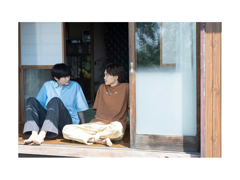西垣匠、草川拓弥「みなと商事コインランドリー2」第2話より（C）缶爪さわ・椿ゆず／KADOKAWA／「みなと商事コインランドリー2」製作委員会