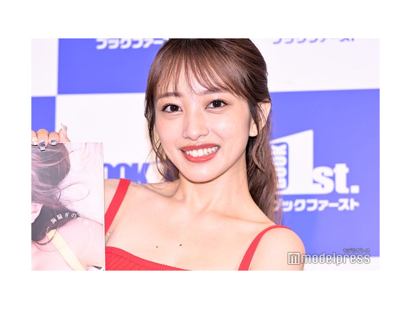 ファースト写真集「胸騒ぎの正体」発売記念イベント取材会に出席した向井地美音（C）モデルプレス