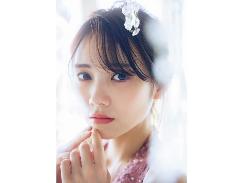 田村真佑1st写真集「恋に落ちた瞬間」新たに公開されたカット（撮影：藤原宏）