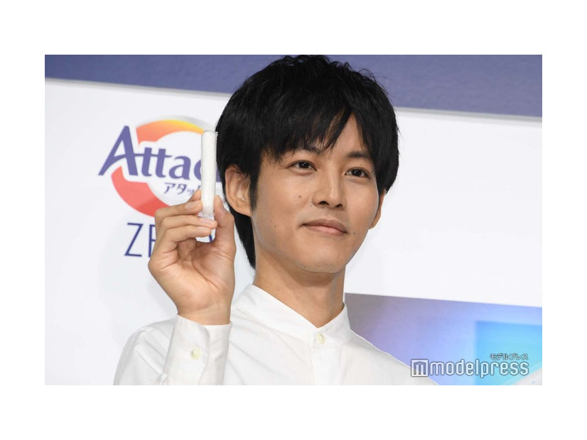 新商品発表会に登壇した松坂桃李（C）モデルプレス