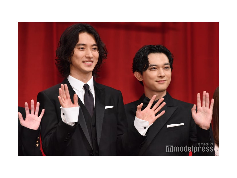 山崎賢人、吉沢亮 （C）モデルプレス