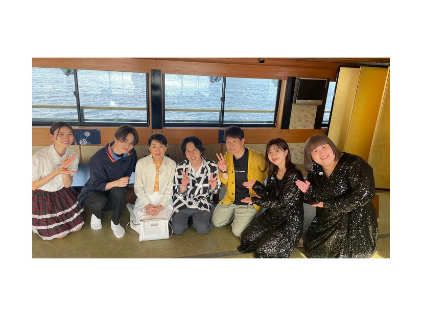 （左から）朝日奈央、菊池風磨、吉永小百合、二宮和也、陣内智則、福田、かなで（C）日本テレビ