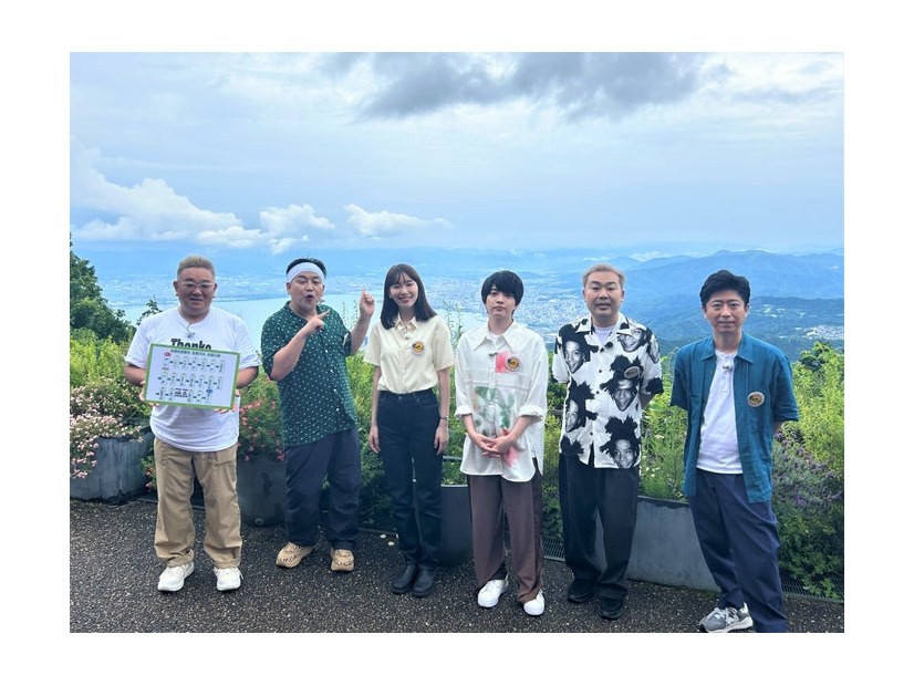 （左から）サンドウィッチマン（伊達みきお、富澤たけし）、飯豊まりえ、西畑大吾、フットボールアワー（岩尾望、後藤輝基）（C）テレビ朝日