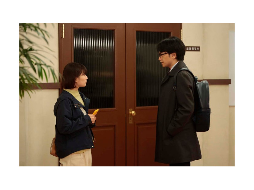 伊藤沙莉、中島健人「シッコウ！！～犬と私と執行官～」第4話より（C）テレビ朝日