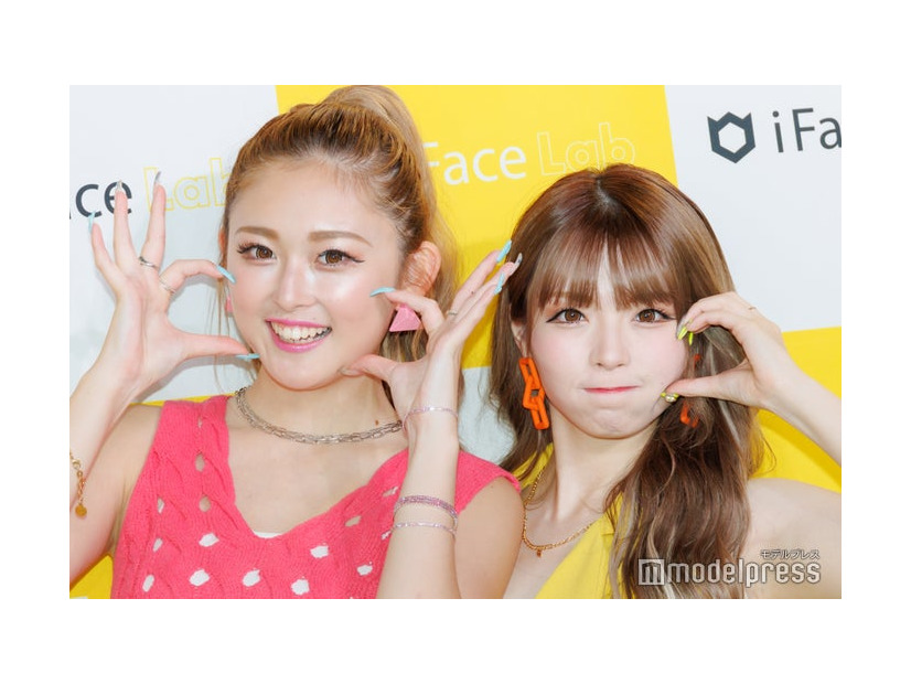 イベントに出席したゆうちゃみ、ゆいちゃみ（C）モデルプレス