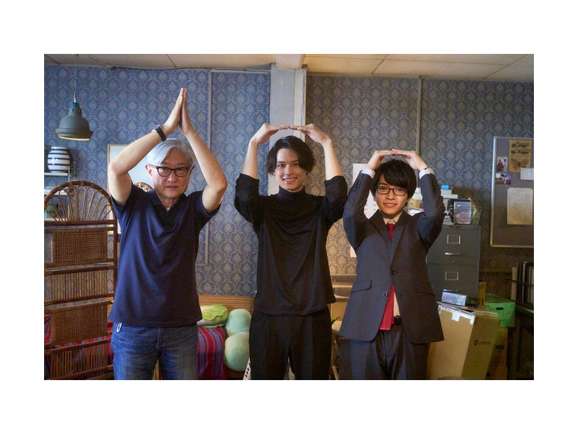 堤幸彦監督、松村北斗、西畑大吾（C）テレビ朝日