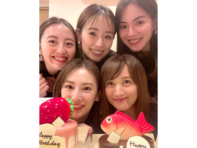 （左上から時計回りに）沢井美優、泉里香、安座間美優、小松彩夏、北川景子／小松彩夏オフィシャルブログより（提供写真）