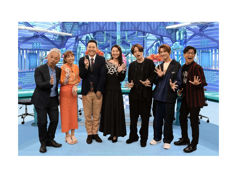 （左から）恵俊彰、若槻千夏、東野幸治、小池栄子、菊池風磨、向井康二、柴田英嗣（C）フジテレビ