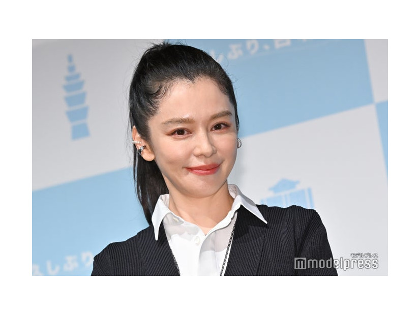 記者発表会に出席したビビアン・スー（C）モデルプレス