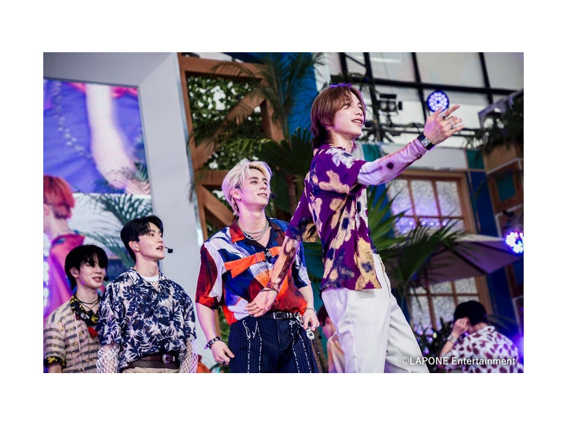 INI「めざましライブ」より（C）LAPONE Entertainment