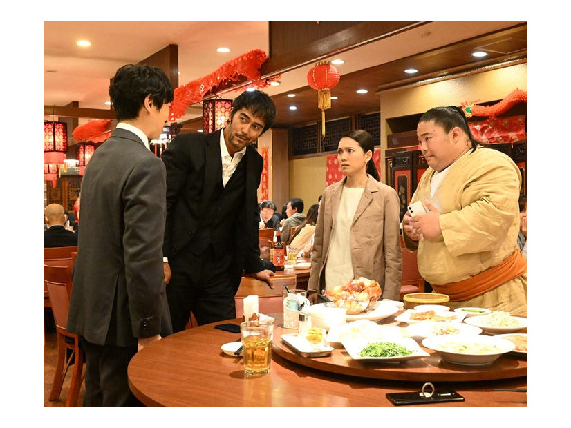 堺雅人、阿部寛、二階堂ふみ、富栄ドラム「VIVANT」第5話より（C）TBS