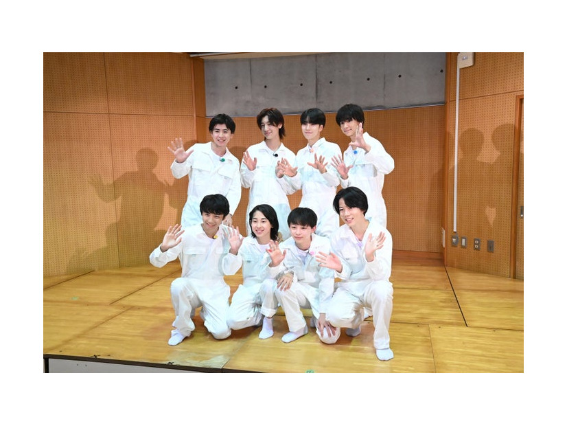 メンバーカラーを発表するGo!Go!kids（提供写真）